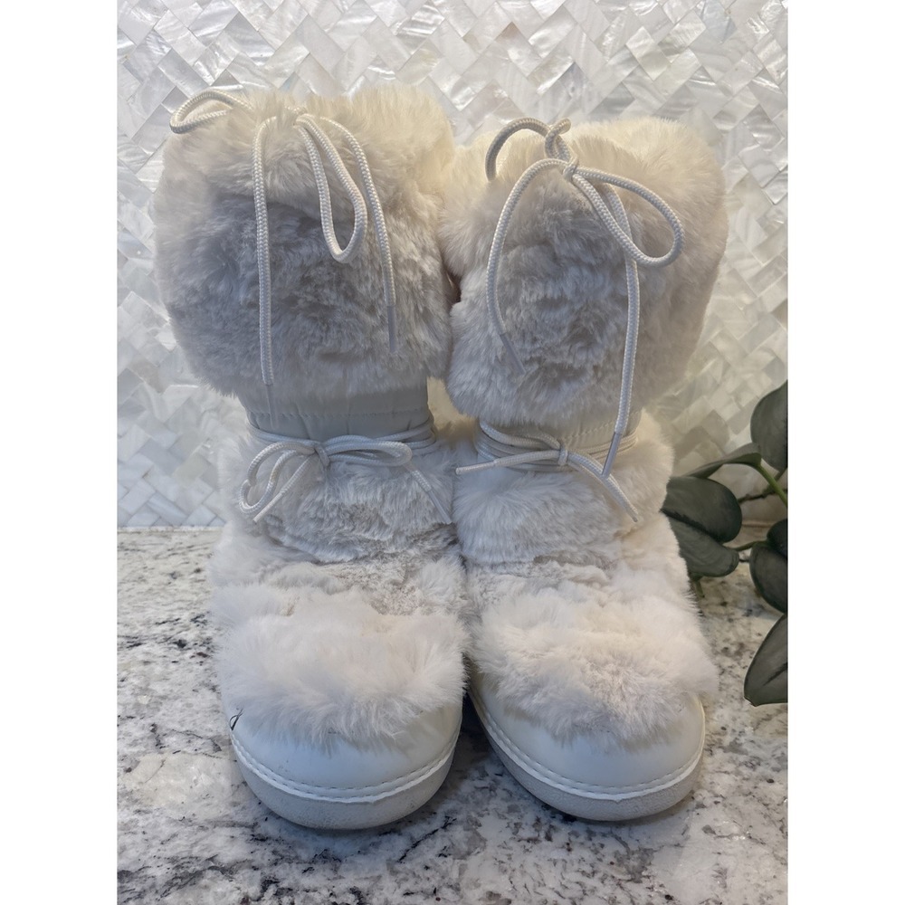 Forever21 Hello Kitty Boots Women's Size 8 White Fur Winter Boots pink Bow‎ - Picture 2 of 16